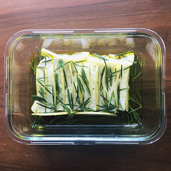 Schafskäse an Zitrone und Rosmarin