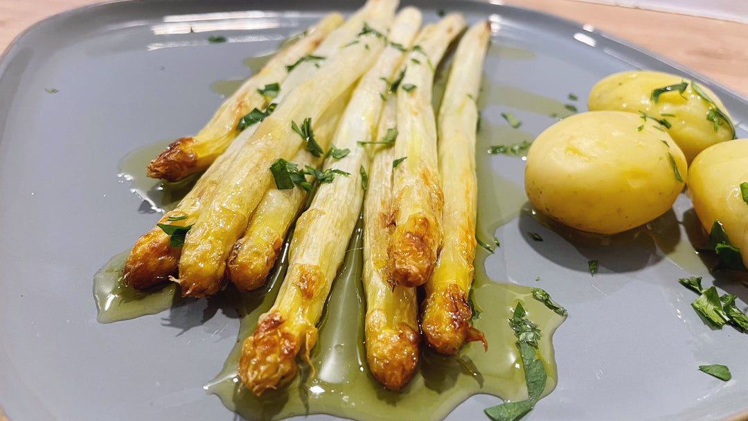 Weißer Spargel aus dem Ofen mit Olivenöl