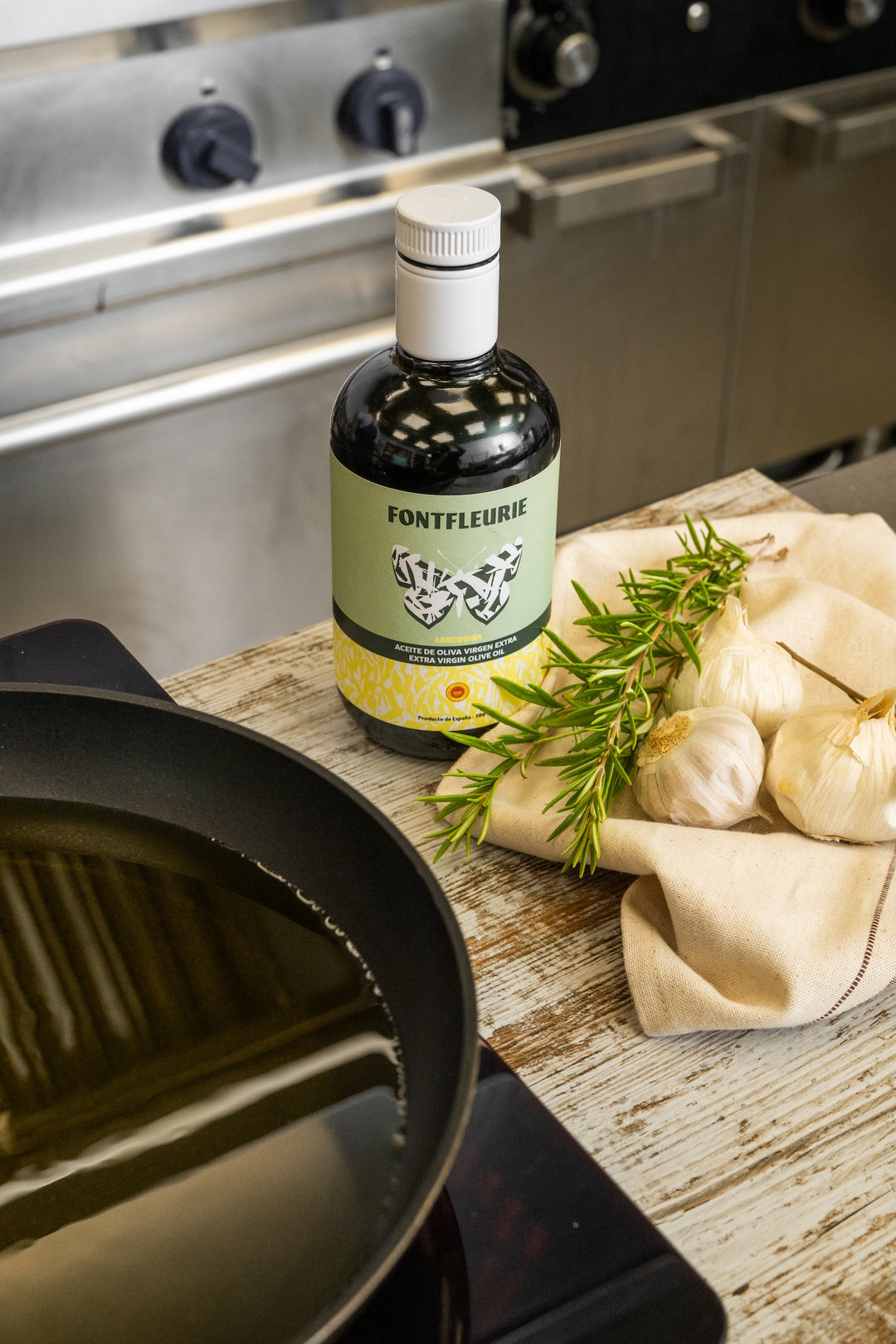 Fontfleurie_Olivenol_Arbequina_Katalonien_500ml_in_benutzung_2